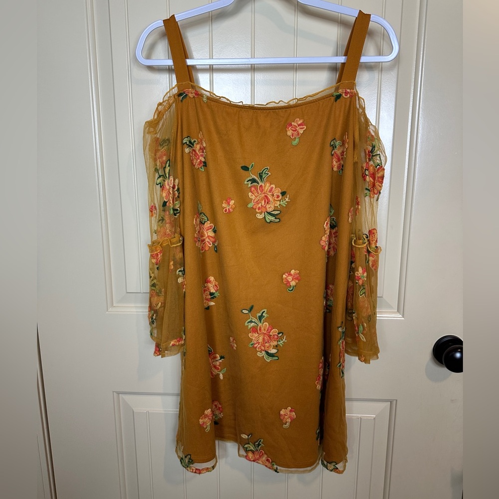 GB Gianni Bini Girls Long bell sleeve Designer Dress embroidered sz XL GUC